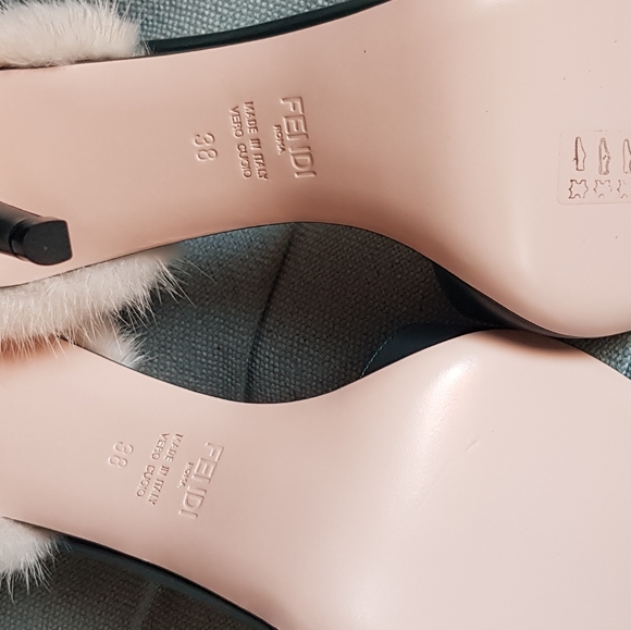 FENDI fur heels - Picture 15 of 17